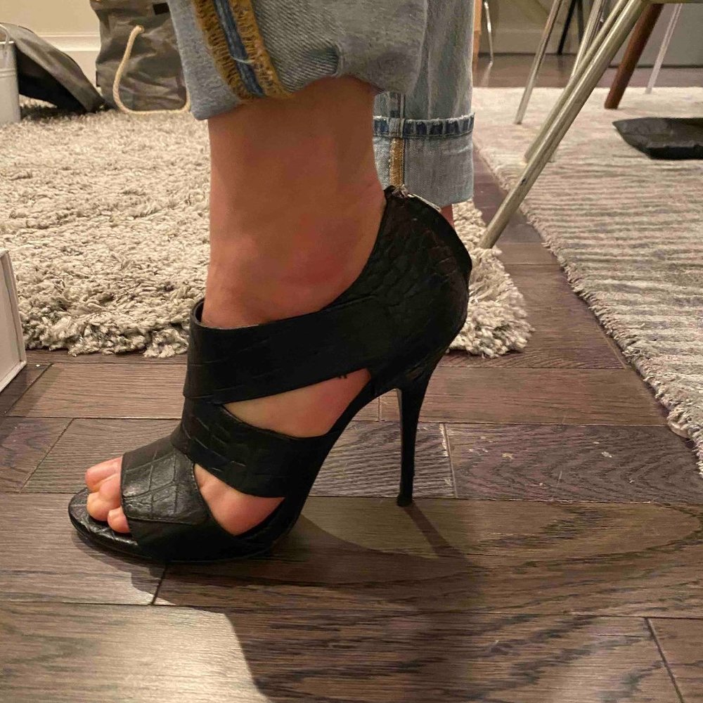 Elizabeth & James Black Leather Heels - Size 7